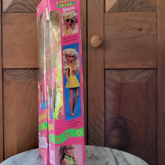 Barbie Hawaiian Fun Dolls with Pink and Yellow Outfits - Picture 4 of 9